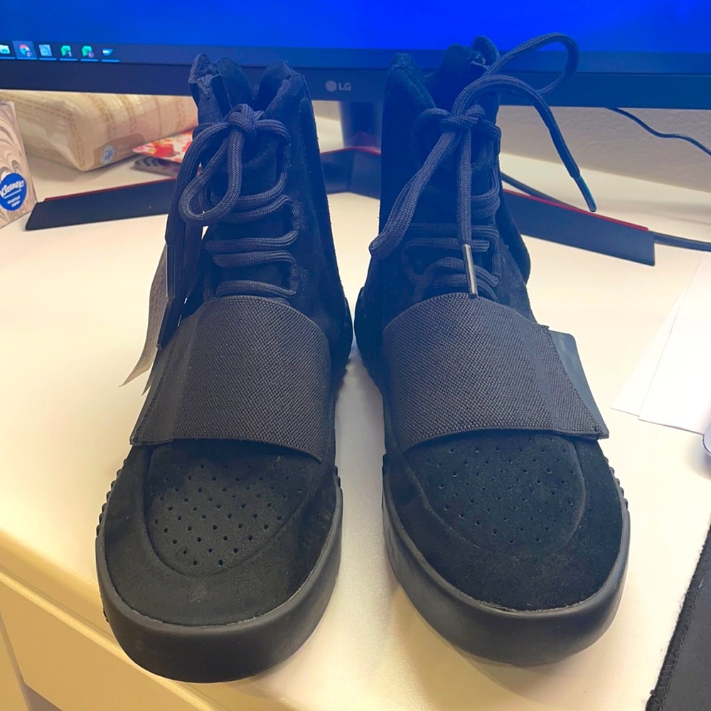 Adidas Yeezy 750 Triple Black US Size 9.5